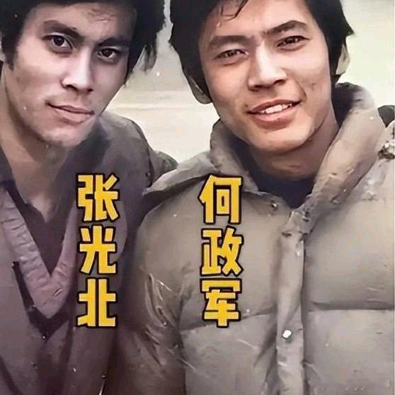 《1955年，演员何政军的父亲何绍宽，在参加国家正式授衔仪式时，留下了一张十分罕