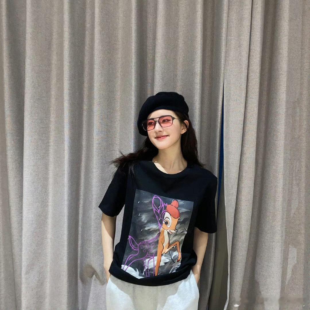今日份是贝雷帽与小鹿T恤的露思🦌赵露思