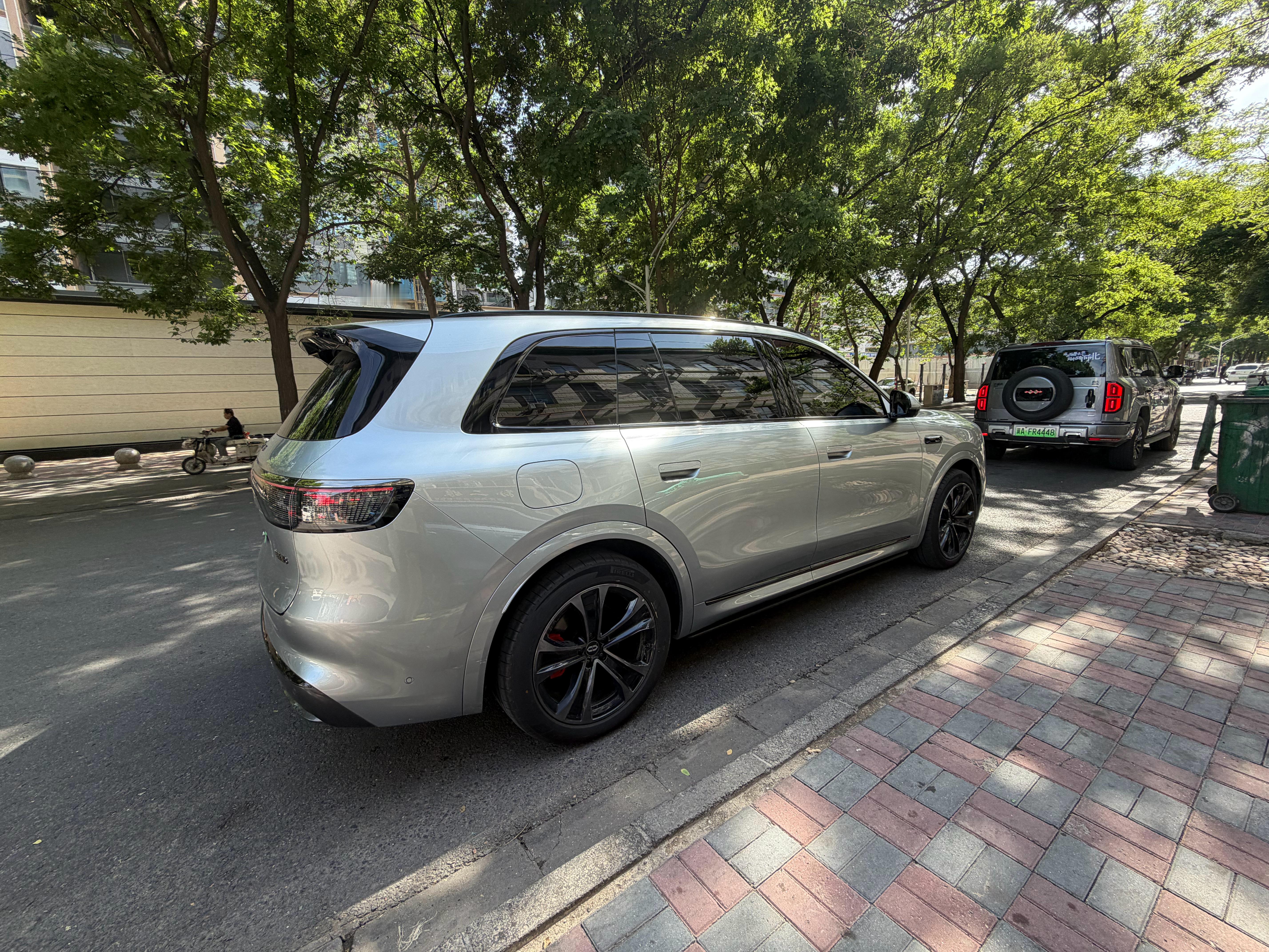这大雨洗车，洗的挺干净啊