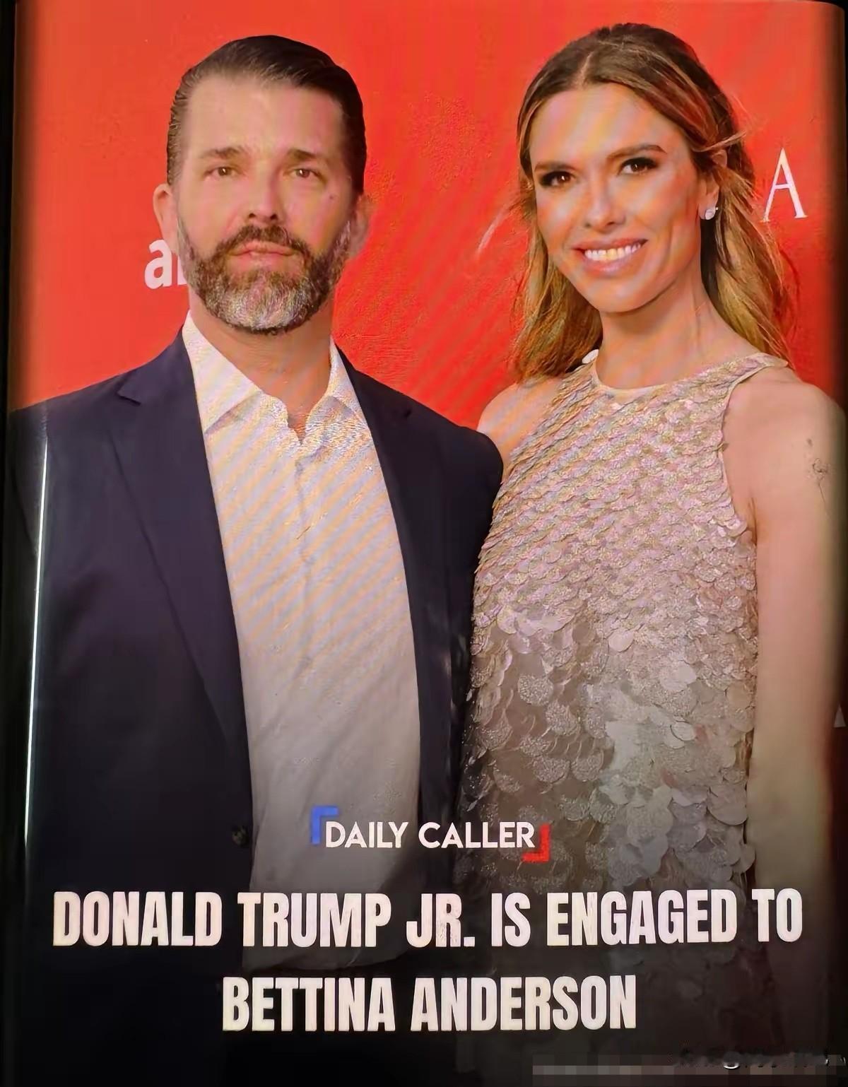 小唐纳德紧紧追随父亲特朗普步伐
他又订婚了
他父亲特朗普有三段婚姻五个孩子
而他