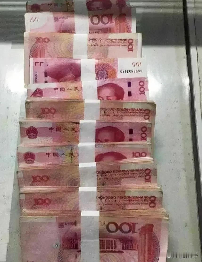 十年前，爸爸跟姑姑借了10万买房子，姑姑爽快答应，如今我爸还了11万，姑姑却不开