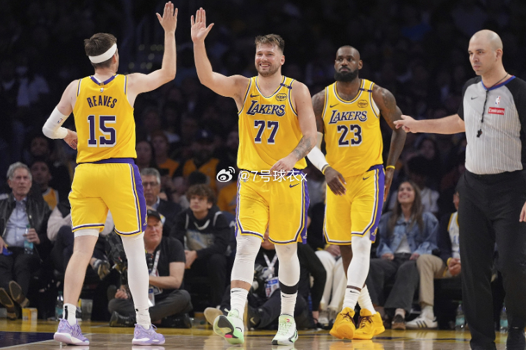 近日，前NBA主教练斯坦·范甘迪接受了采访，谈到了湖人。问：“如果湖人不做任何改