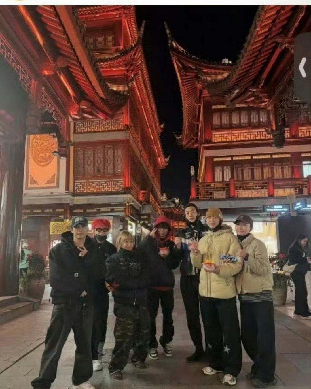 哦莫莫，时隔多年再次看到了小鬼王琳凯跟卜凡的合照啊，真的是梦回当年的选秀啊，现在