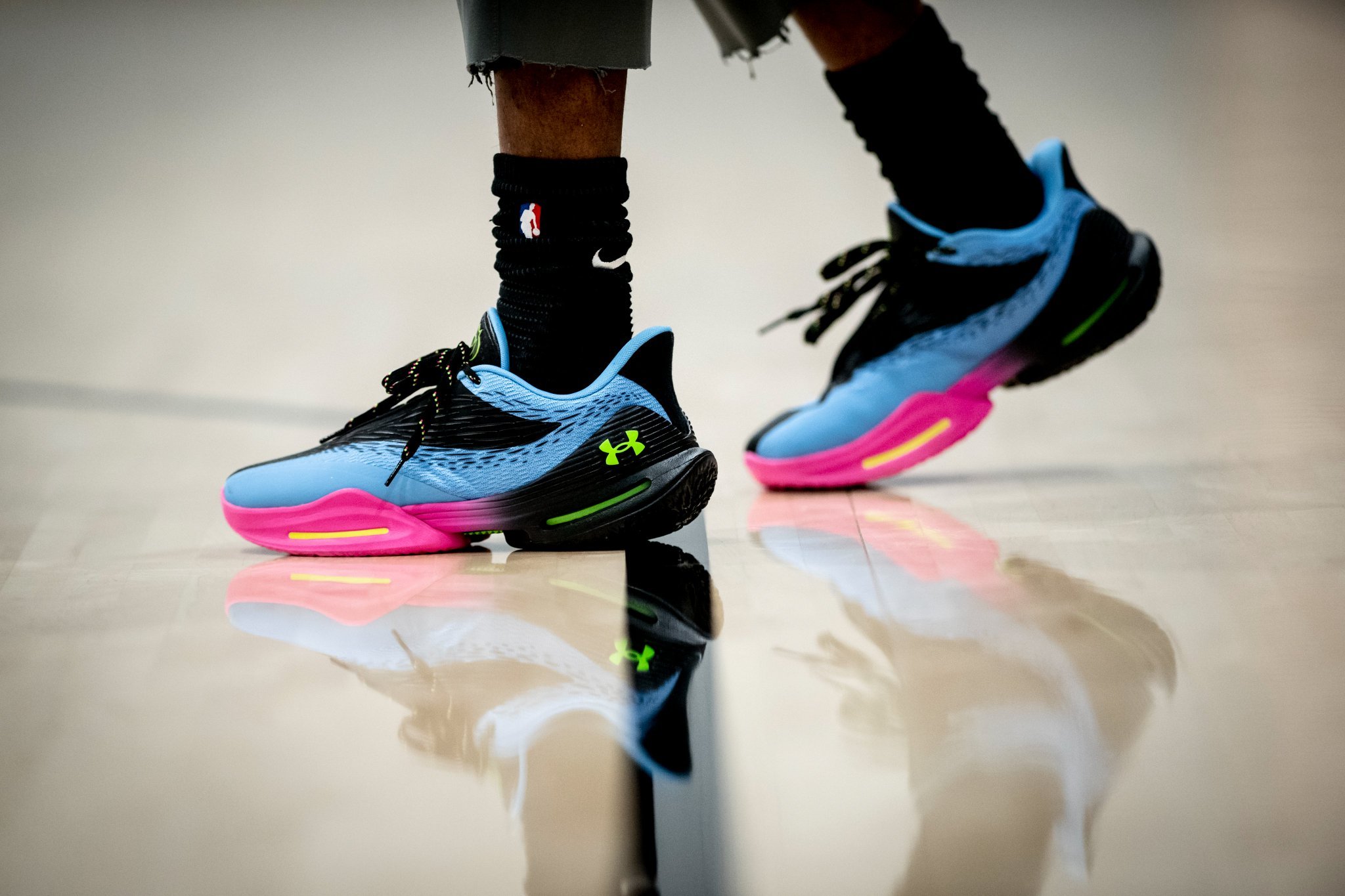 季后赛要亮相了？🤩福克斯上脚最新签名鞋Fox 3 🦊超话创作官 ｜圣安东尼奥