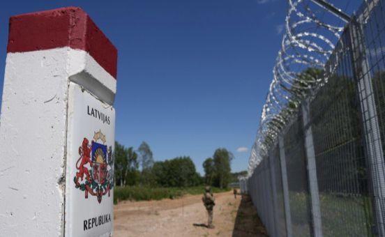 拉脱维亚在与俄罗斯接壤的边境设立了围栏，一共是280公里的边境线，总投入的资金高