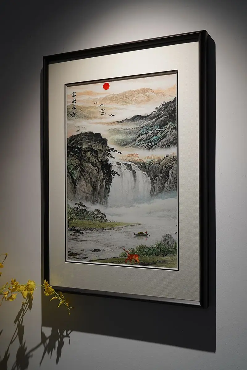 苏绣｜富水长流，福禄相伴 “方寸之间，绣尽山河。山石的硬朗、流水的柔润...