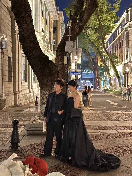 广州夜沙面太柔了！灯光裹着老建筑绝了💡