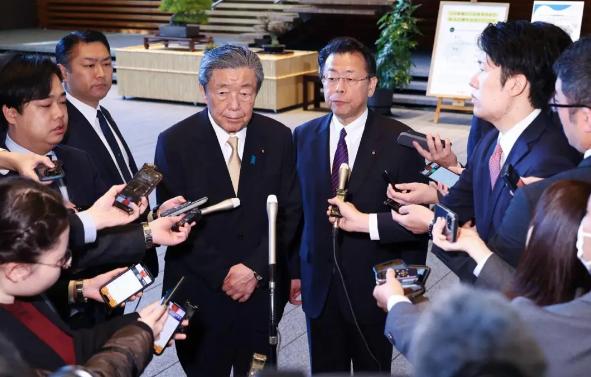 打算故技重施？有日本学者表示，与其在敏感话题上硬碰硬，不如重拾“经济外交”老路—