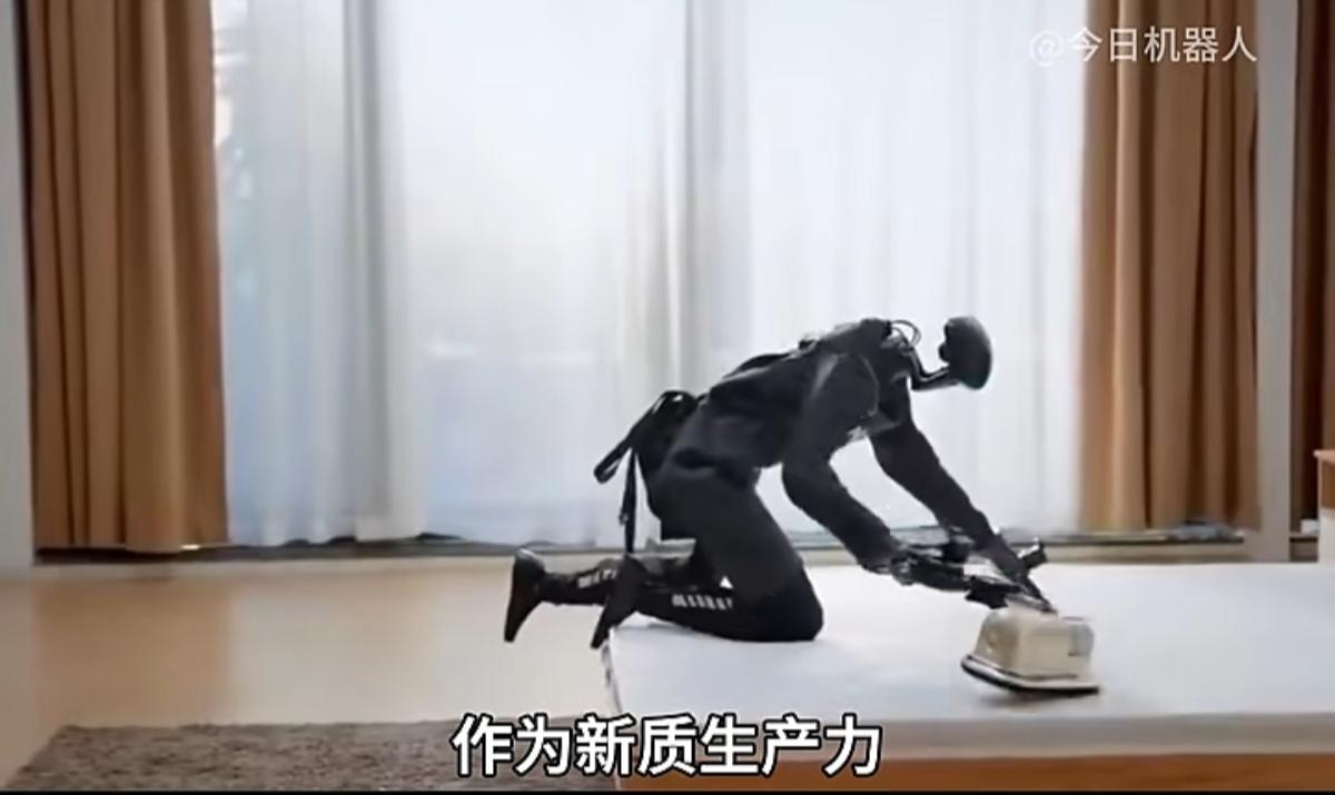 人形机器人会走进家庭，但要像冰箱、电视那样每家一台，恐怕没那么快。真正决定它能不