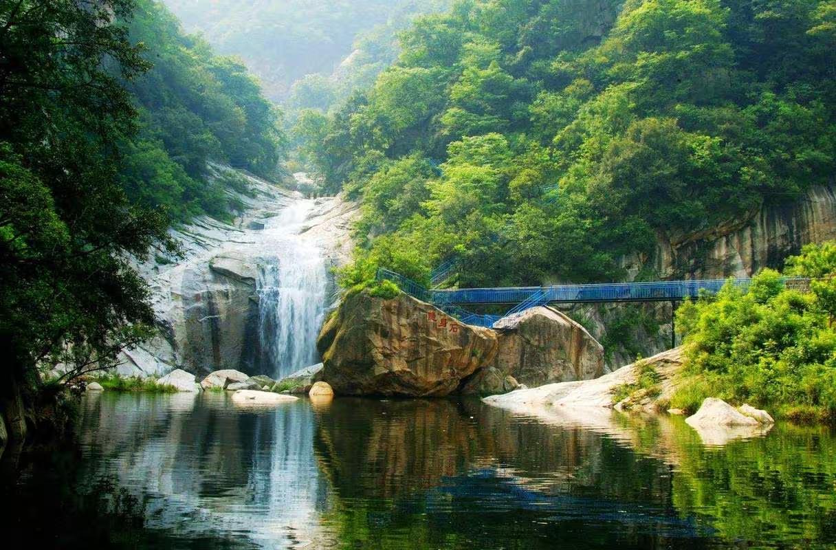 旅游真是一件超棒的事！我上次去成都旅游，那感觉至今难忘。到了成都，满大街都是美食