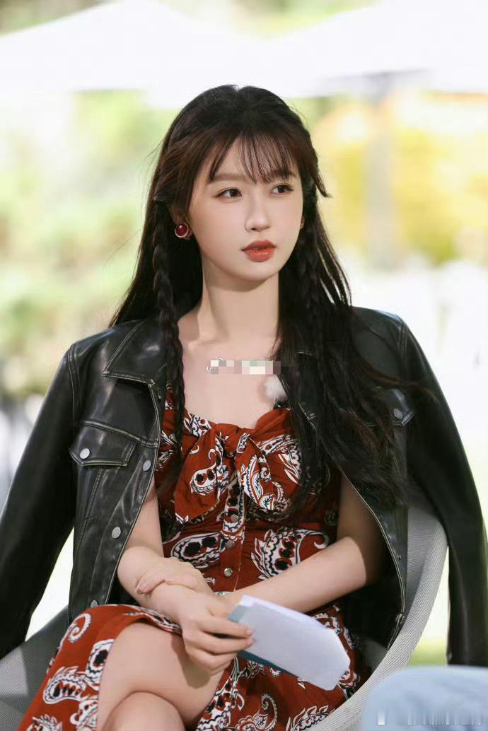 虞书欣这精修图和本人差别蛮大的 ​​​