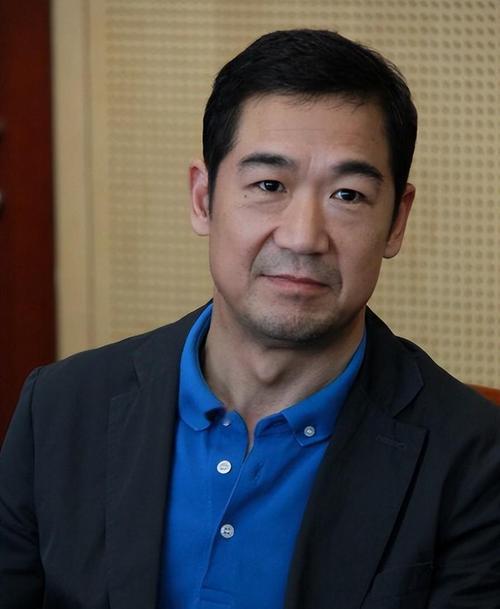不少文艺界工作者拥有民主党派相关身份，德艺双馨贵在双向担当✨
 
1、冯巩：民革