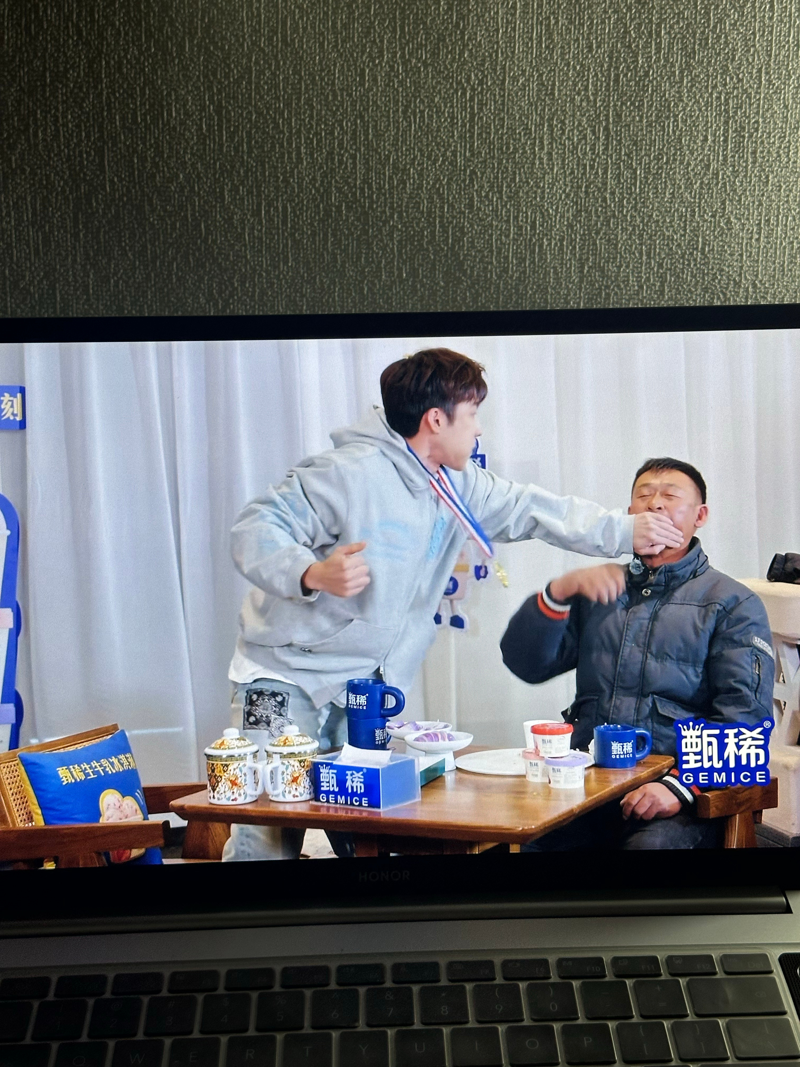 五哈 我的快乐回来了！！笑死 ​​​