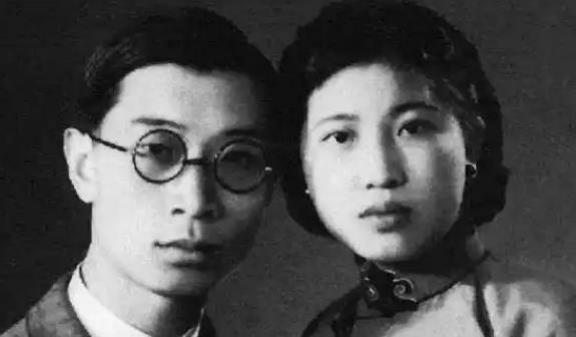 1938年，30岁已有妻子的傅雷，与女学生的妹妹爱的死去活来；抱着妻子朱梅馥，他