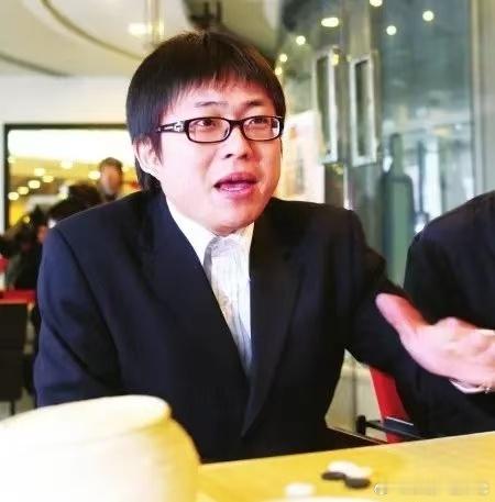 孔令文说，聂老教棋特别 “挑人”。 孔令文水平差的时候，聂老压根不愿教，怕下臭棋