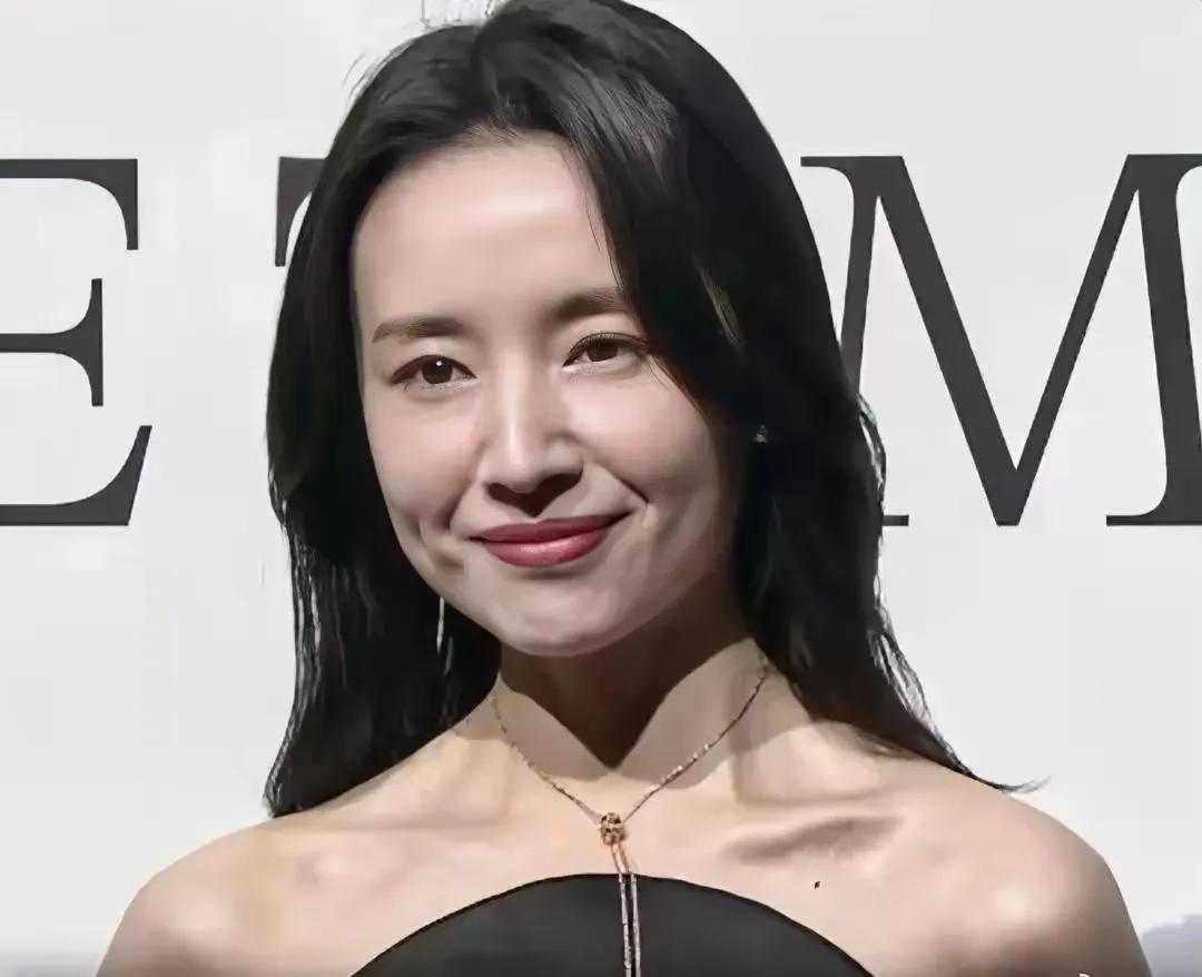 她是谋女郎之中最美的，最不后悔的就是跟前任生了一个儿子！虽然她和前夫的婚姻不算完