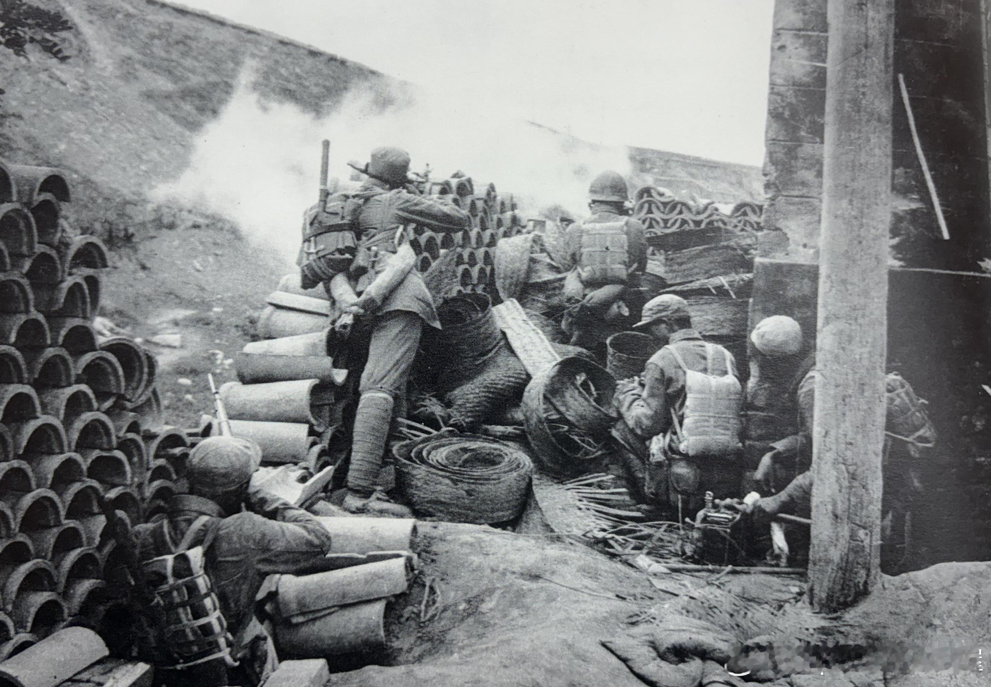 1948年6月18日23时华东野战军第8纵队5个排率先突入开封小南门，坚守突破口