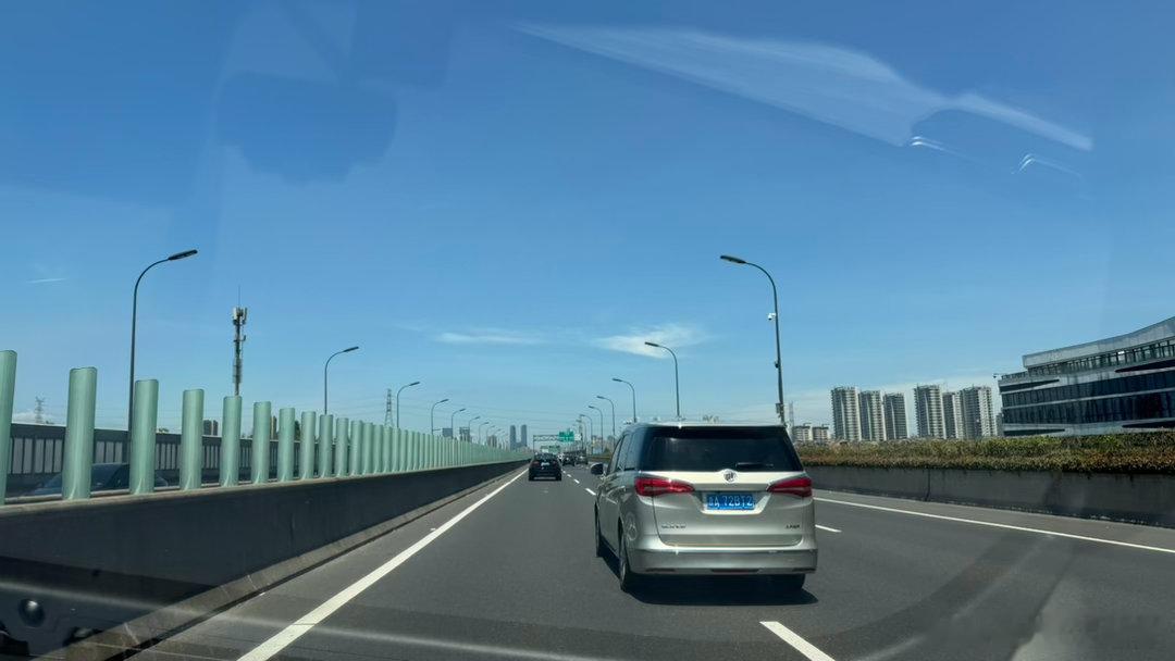 一直想问但没好意思…请问吉利和领克的各位大哥大姐，你们从机场去办公楼，是不走高速