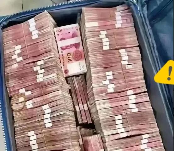 啥是洗钱？用彩票举个例子，一听就懂。
你中800万彩票，扣税后到手640万，突然