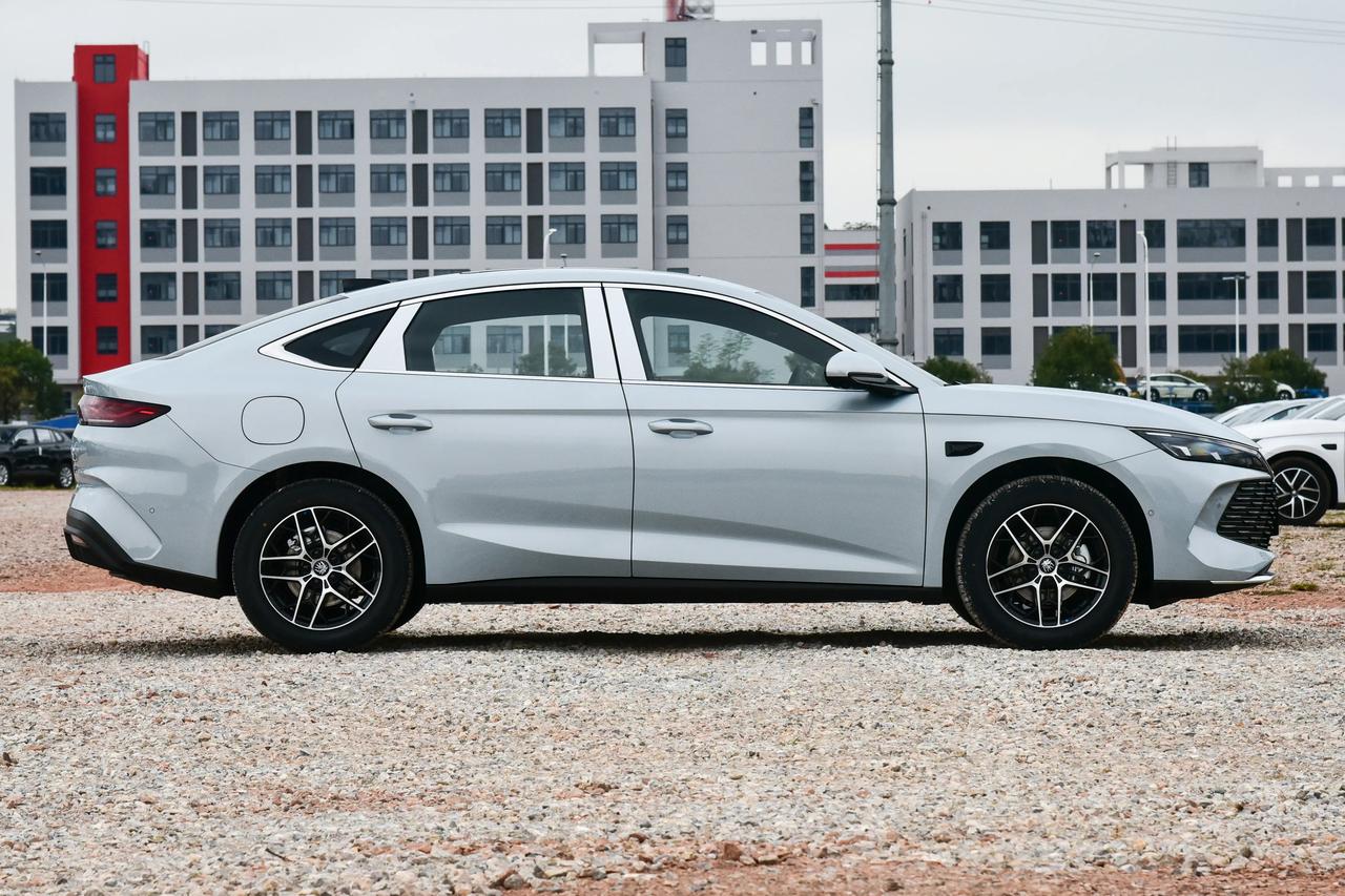 上上次加油，中石化92号汽油6块多，23日加7.6元，24日涨到了8.5元，从过