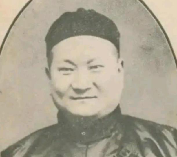 1949年，上海胜利后，我党准备清算青帮老大。助手问陈老总：“还有个叫顾竹轩的怎