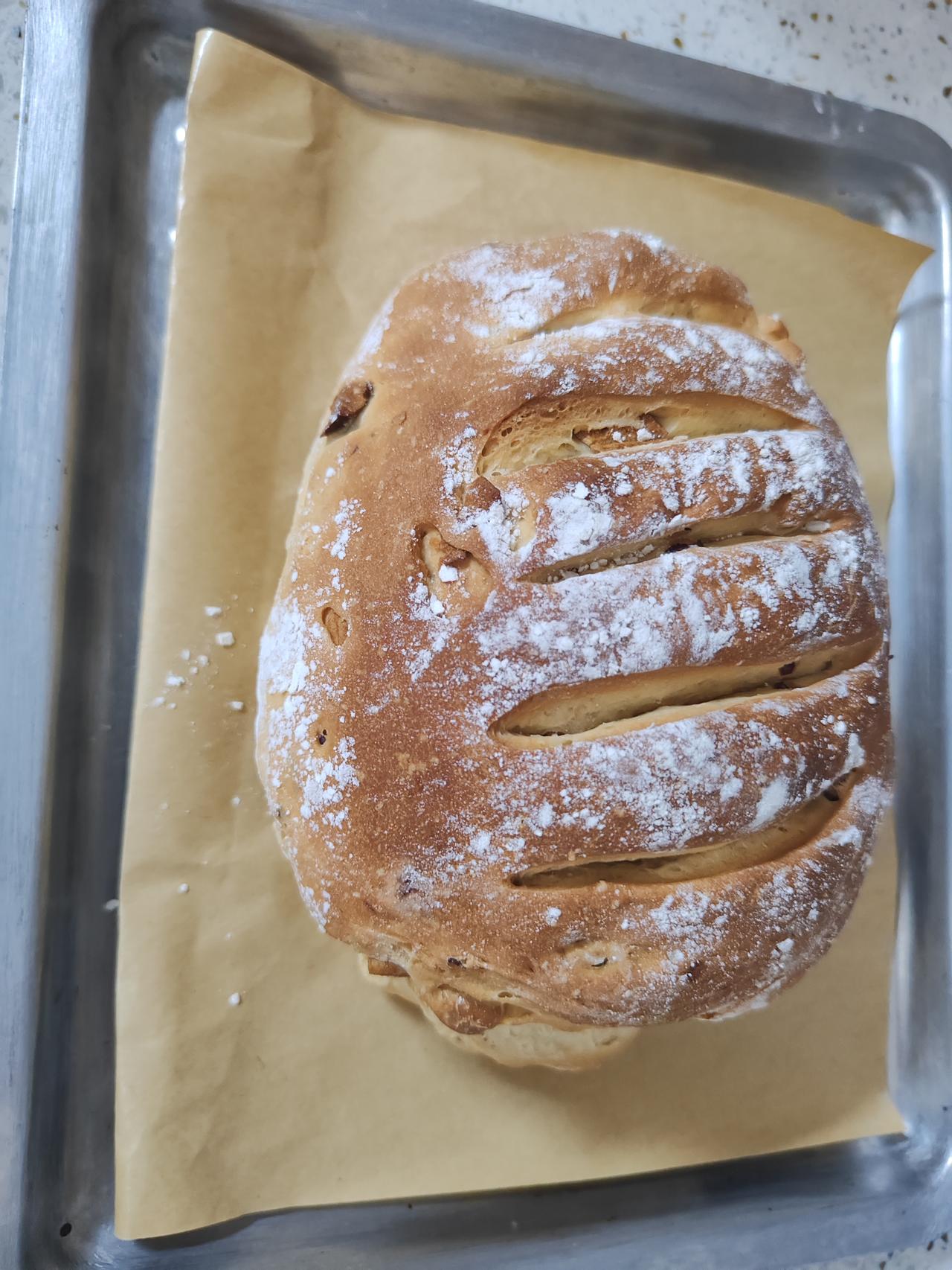 昨天问孩子要不要去面包店买些面包留着延时课吃，他的回答让我心里一暖。他说：“妈妈