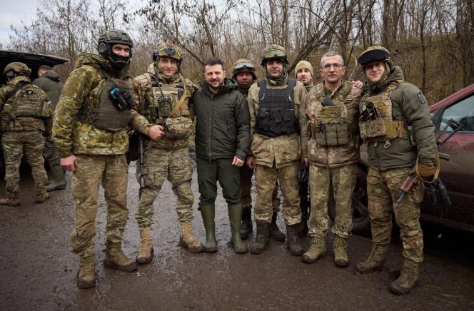 乌克兰发生内斗，乌克兰国家安全局特种部队与乌克兰武装部队在基辅打了起来。

根据