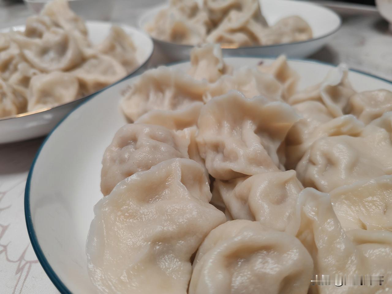 有人喜欢酸菜馅饺子吗?相信大部分东北人都会爱吃酸菜馅饺子，在北京生活十八年，北京
