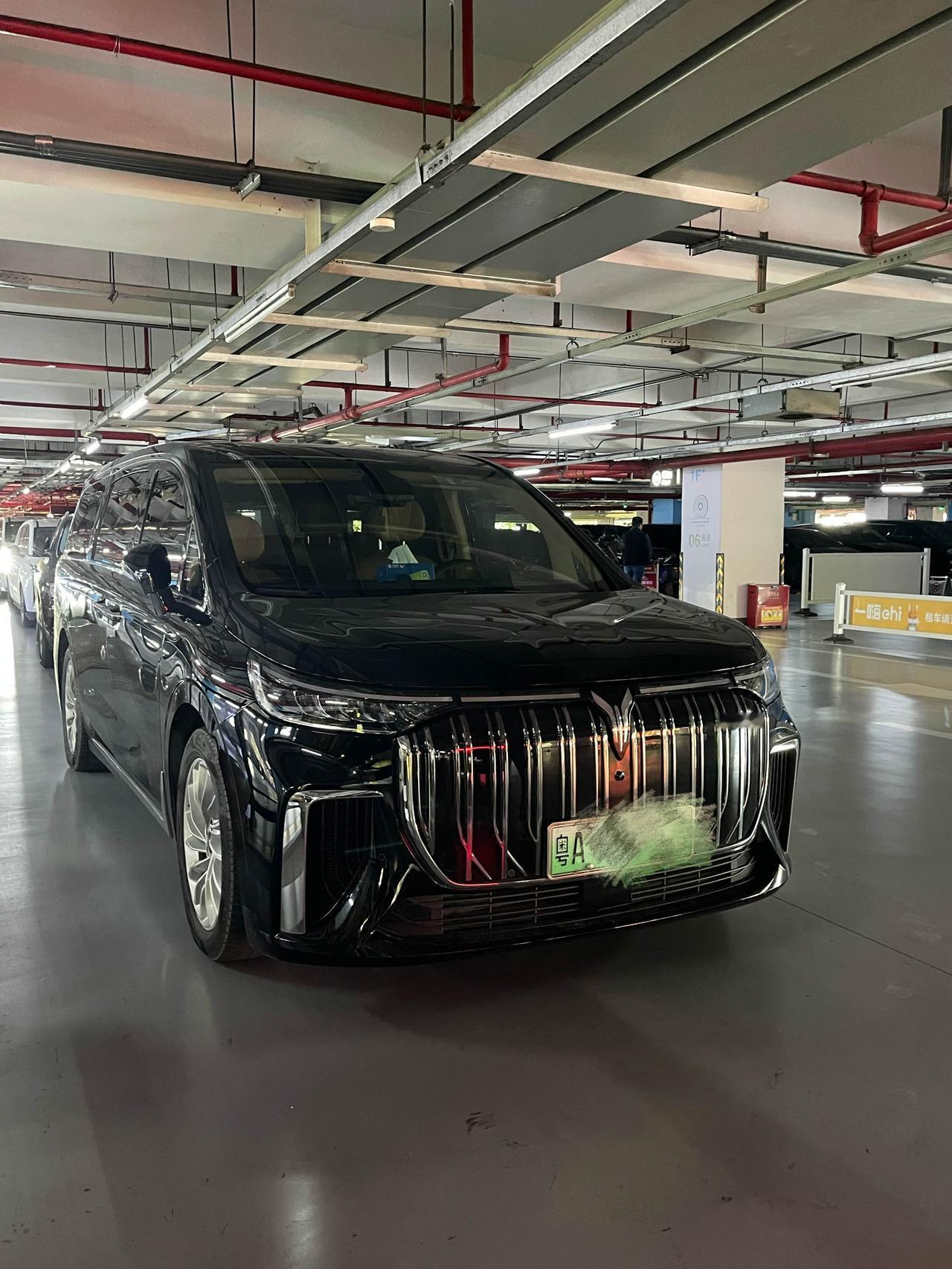 在广深机场，岚图梦想家的网约车专车出镜率太高，这对品牌影响很大，且珠三角是经济发