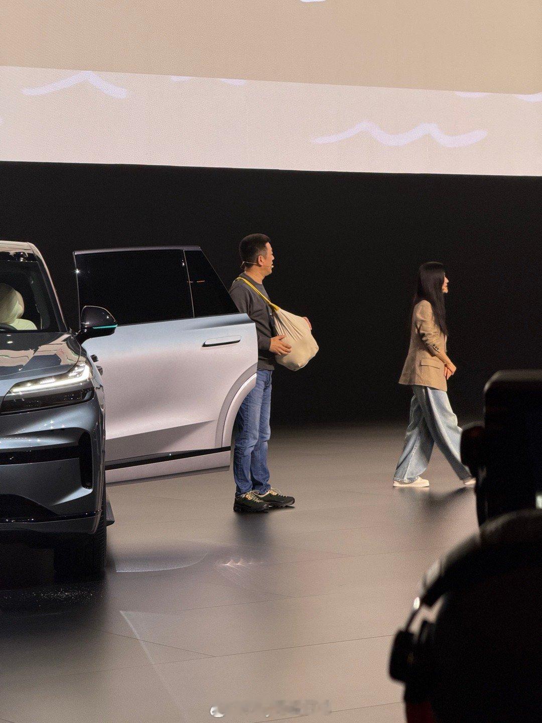 斌哥这双鞋也是NIOLIFE的乐道汽车