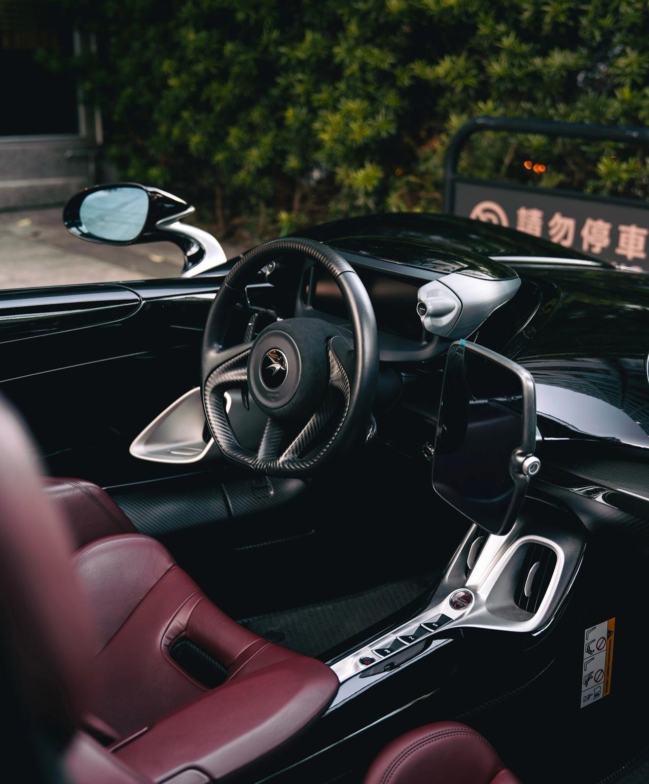 迈凯伦Elva：无顶超跑的极致狂欢，全球仅149台的公路传奇当一辆没有车顶、没有