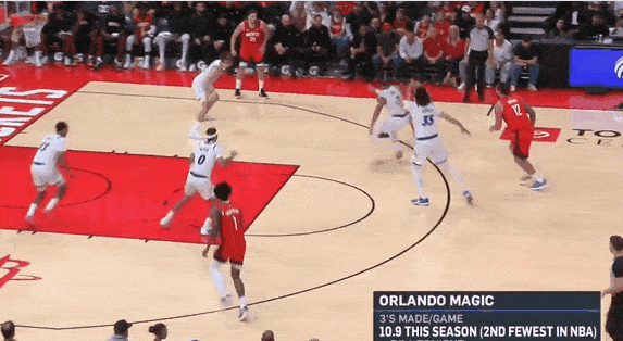 谢泼德后撤步三分再中露出自信笑容，单节3中3独得8分


11月17日讯 今日N