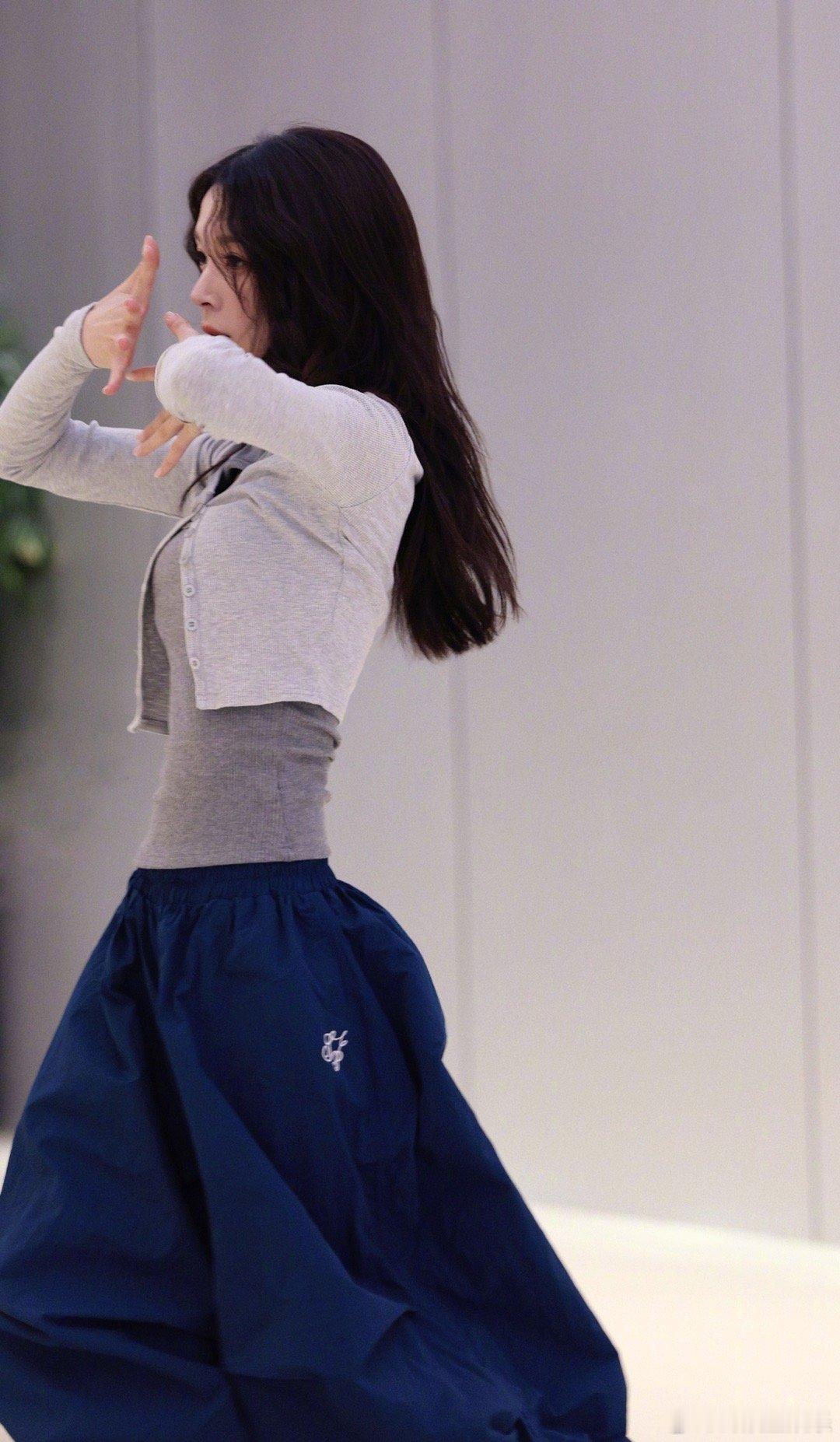 温柔又带着破碎感，陈瑶还原张显宗我牙疼，这波回忆杀太顶了陈瑶还原张显宗我牙疼乘风