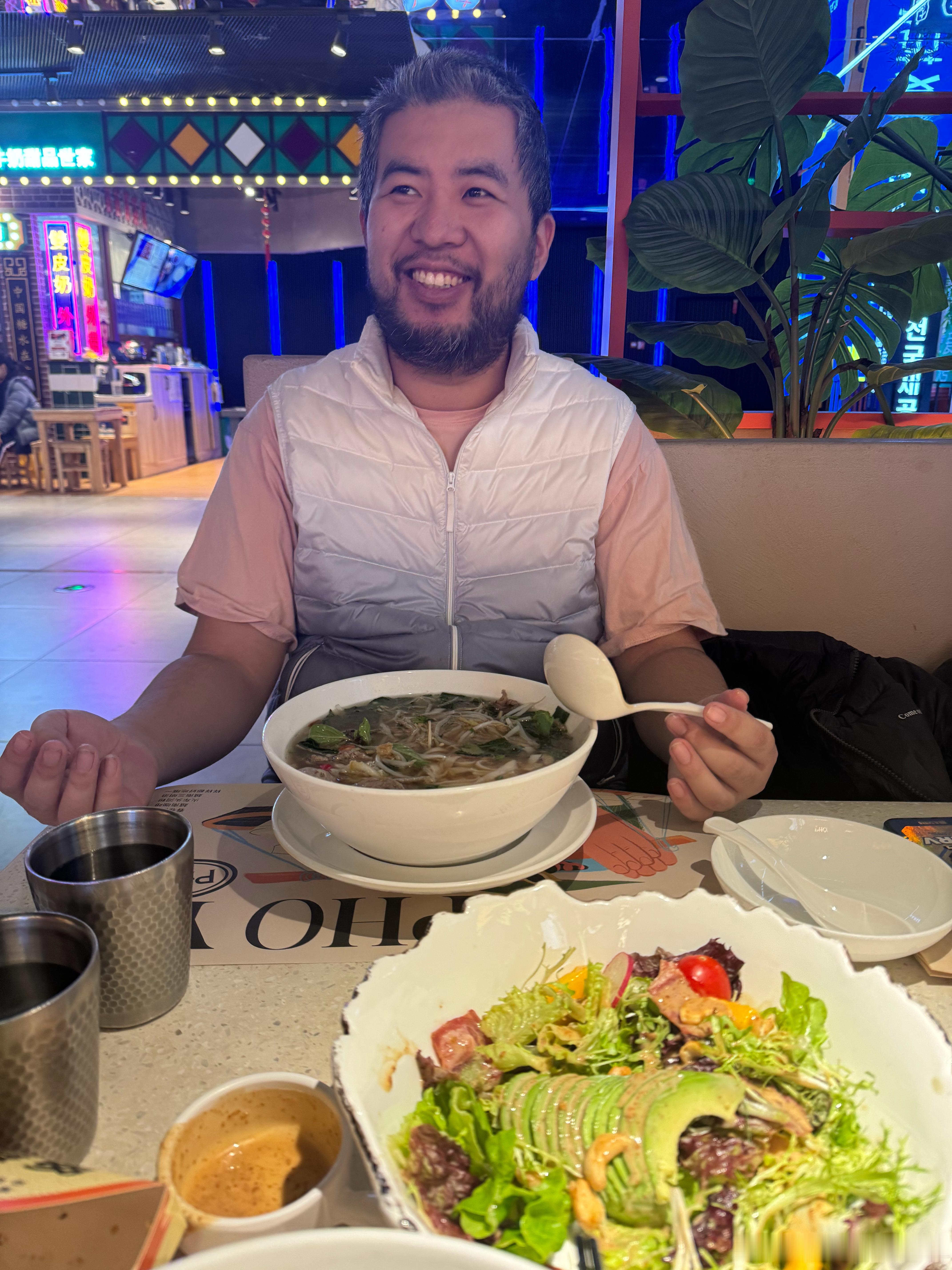 张大夫最近身体也倒下了，我俩从吃肉改吃菜了。[微笑] ​​​