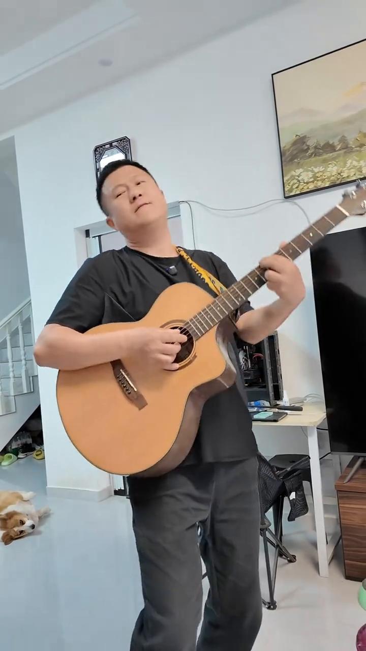 行，大白子可以。大白子就咱俩这水平，咱们俩必须得去中央电视台当明星，走，录节目去