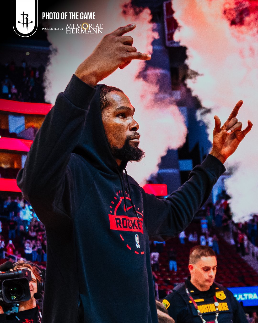 乌度卡：“今晚我们整体的身体对抗强度明显更好。能感觉到全队在场上脚步更轻快，赛场