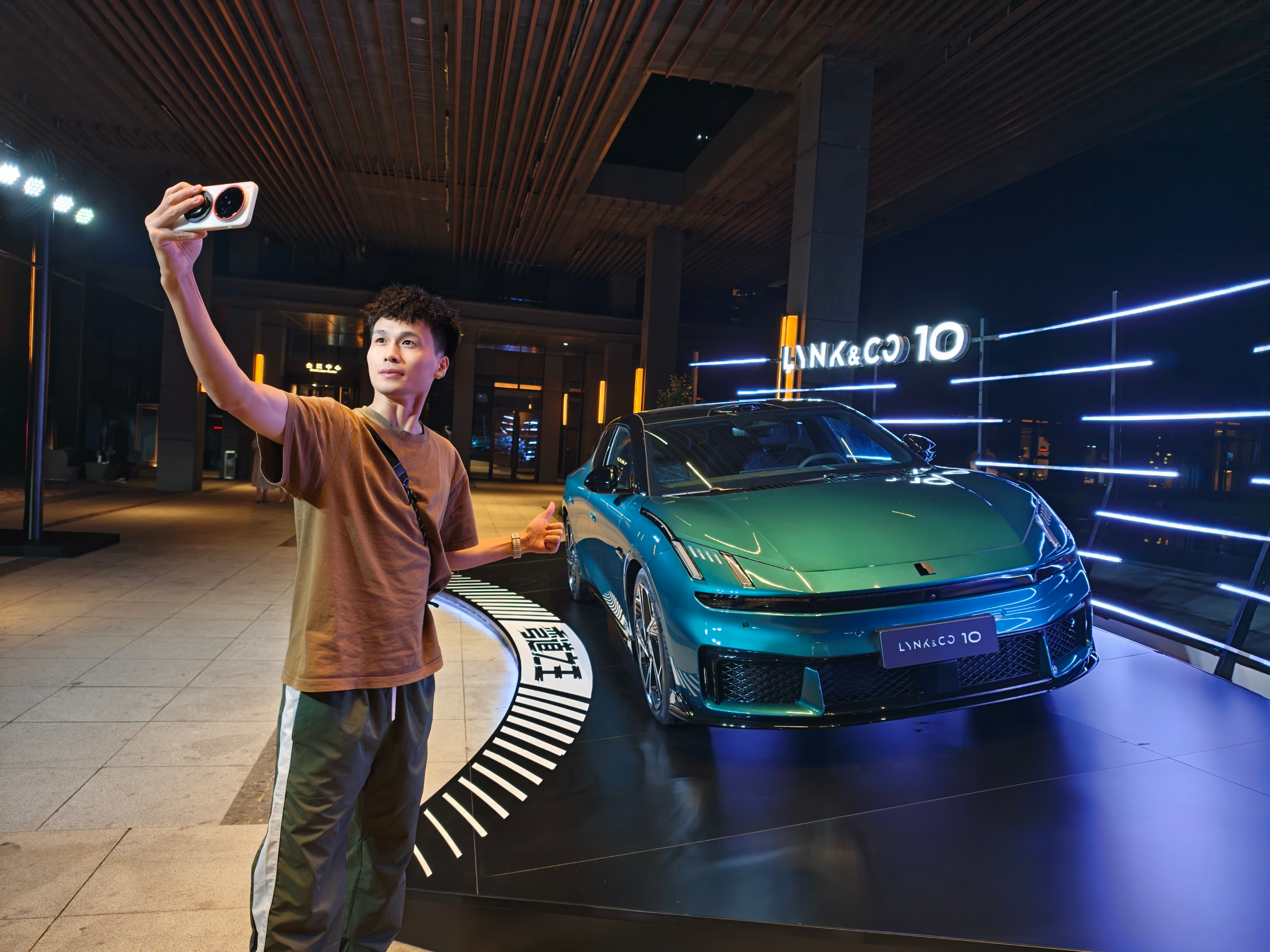 酒店住得多了，能把每个角落都安排得这么贴心的真不多见。枕头上的抱枕、浴室里的备品