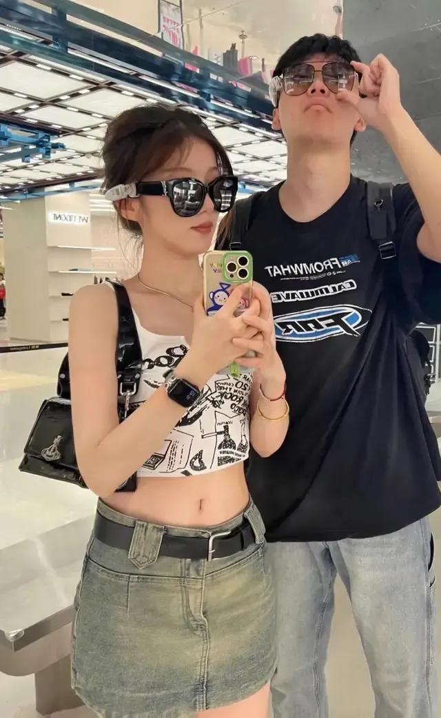 手机是借的。