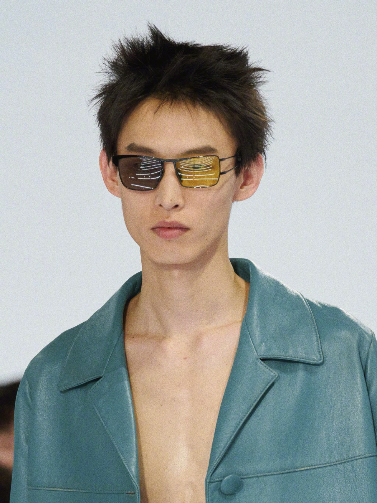 Prada Menswear S/S 2027  系列推出颠覆传统的拼接式墨镜，