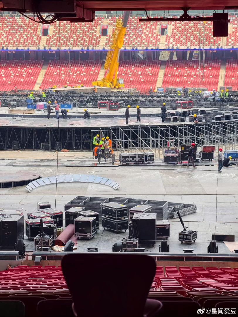 张杰鸟巢演唱会标准张杰鸟巢演唱会是当亚运会标准在做的吧，这个华语live王还是太