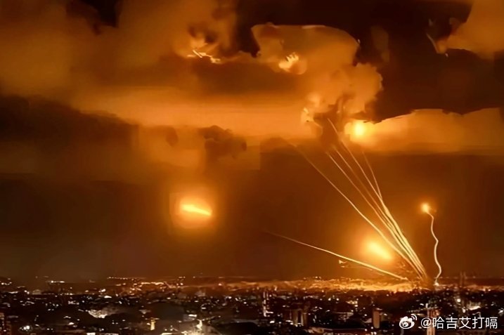 凤凰新闻【伊朗第17轮怒火爆裂，更多导弹飞向以色列】伊朗还在心存幻想吗？很多人说