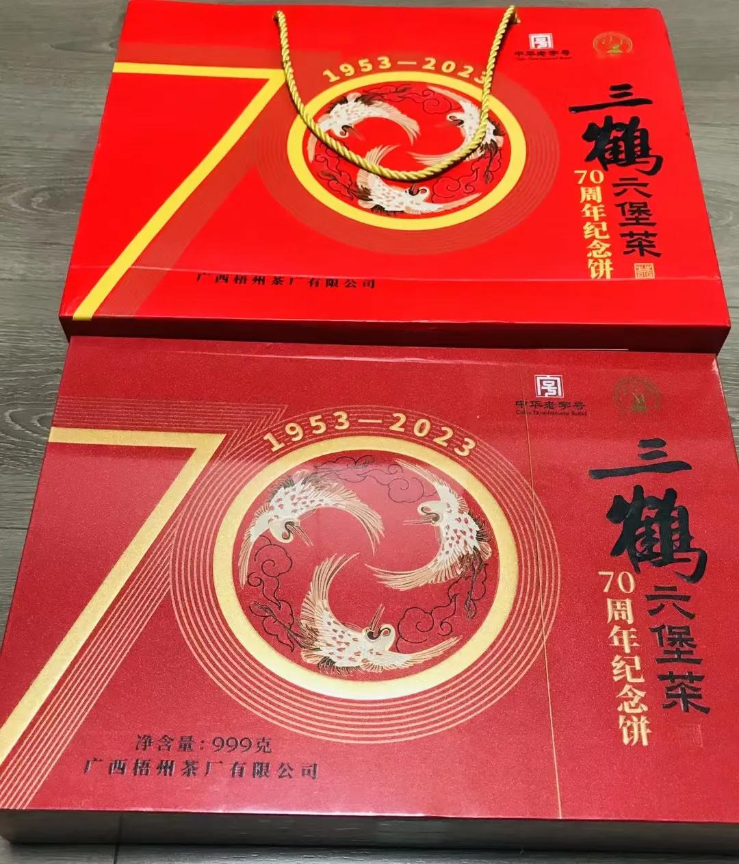 午后出门这大风刮的，両个楼之间的瞬间风力，得有六～七级，真能给人吹个跟头，要不是