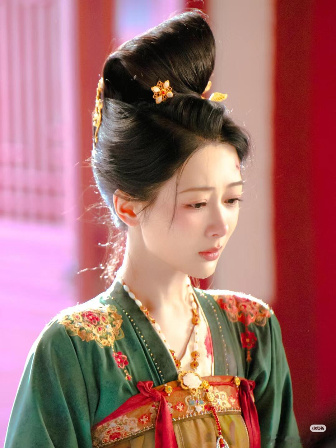 杨紫李现 纯元CP结婚 今天给大家安利一下国色芳华前两集比较虐恋，后五集真的越看