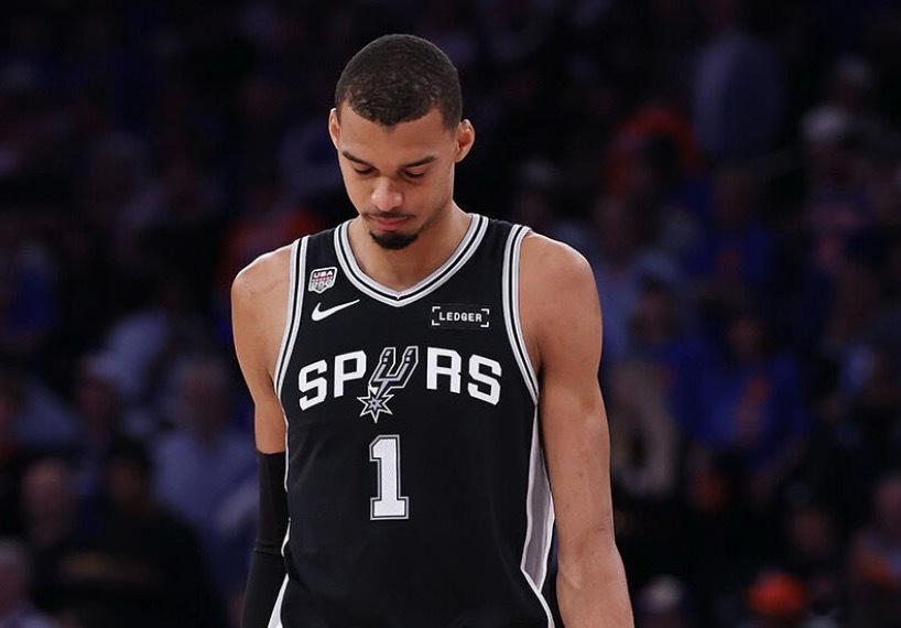 这罚球篮板能丢了？只能说文班的内心已经被击溃了…..nba总决赛尼克斯vs马刺n