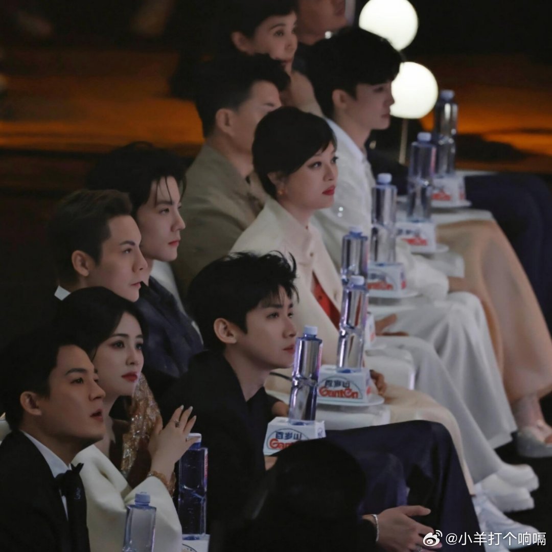 电视剧品质盛典上这几个侧脸帅的很精致这个角度真的让人很难不心动啊 