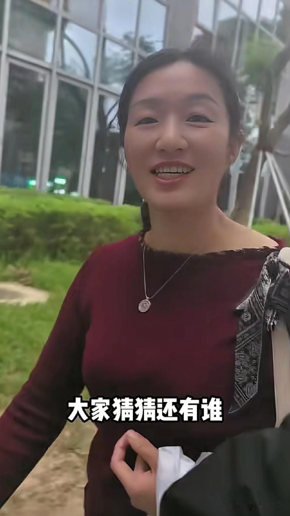 许健华瘦了很多，穿衣服也越来越有品质，自从带货以后整个人越来越自信，她还很会教育