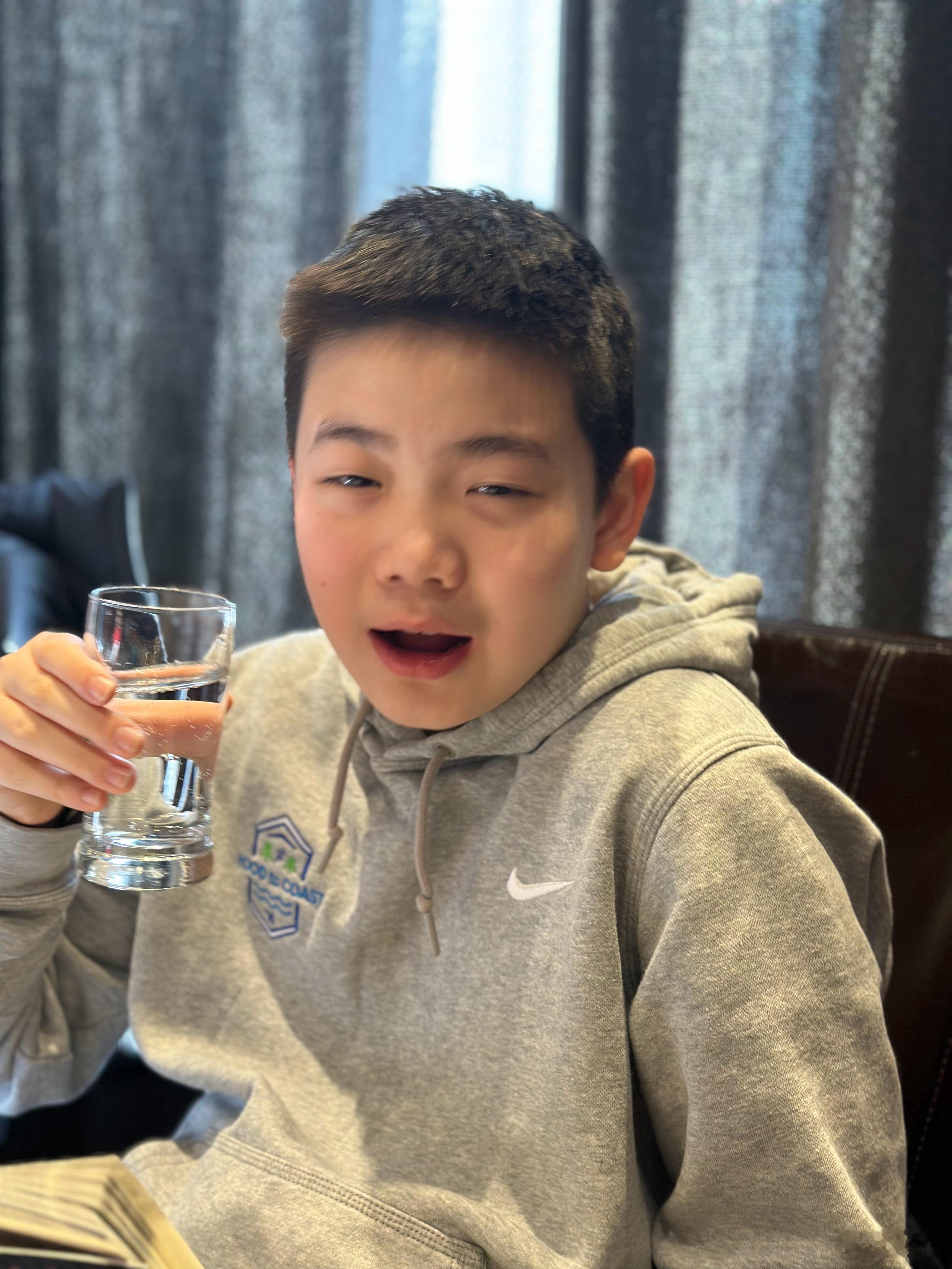 记录一下，11岁了，今天说出了一句大逆不道的话：“妈妈，可以把大家给我的红包给我