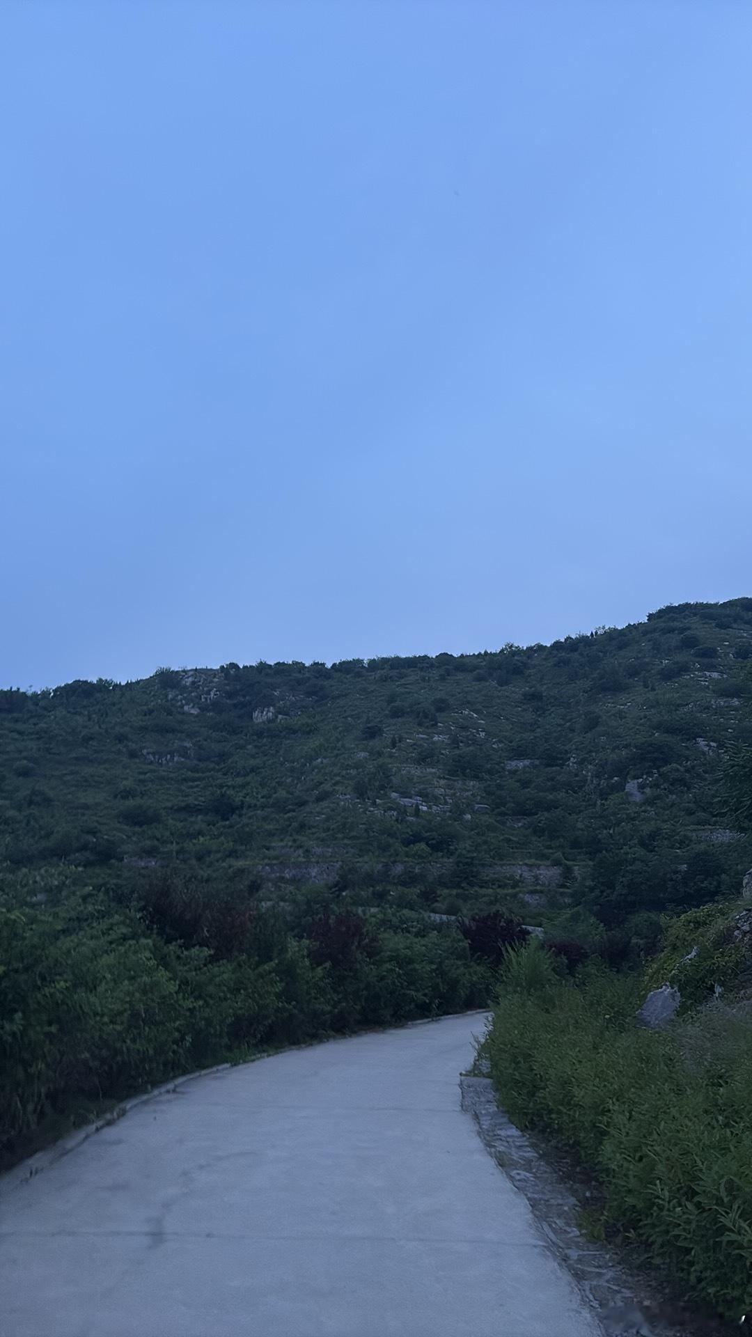 爬山从天亮到天黑 