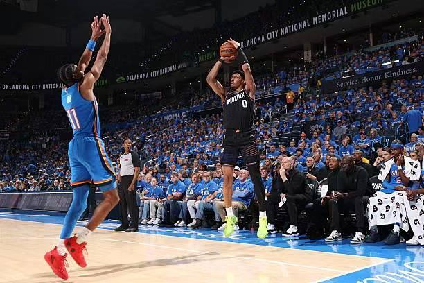 瑞安-邓恩这个赛季的表现与上赛季相比似乎没有任何区别，进攻端没有任何提升，得分能