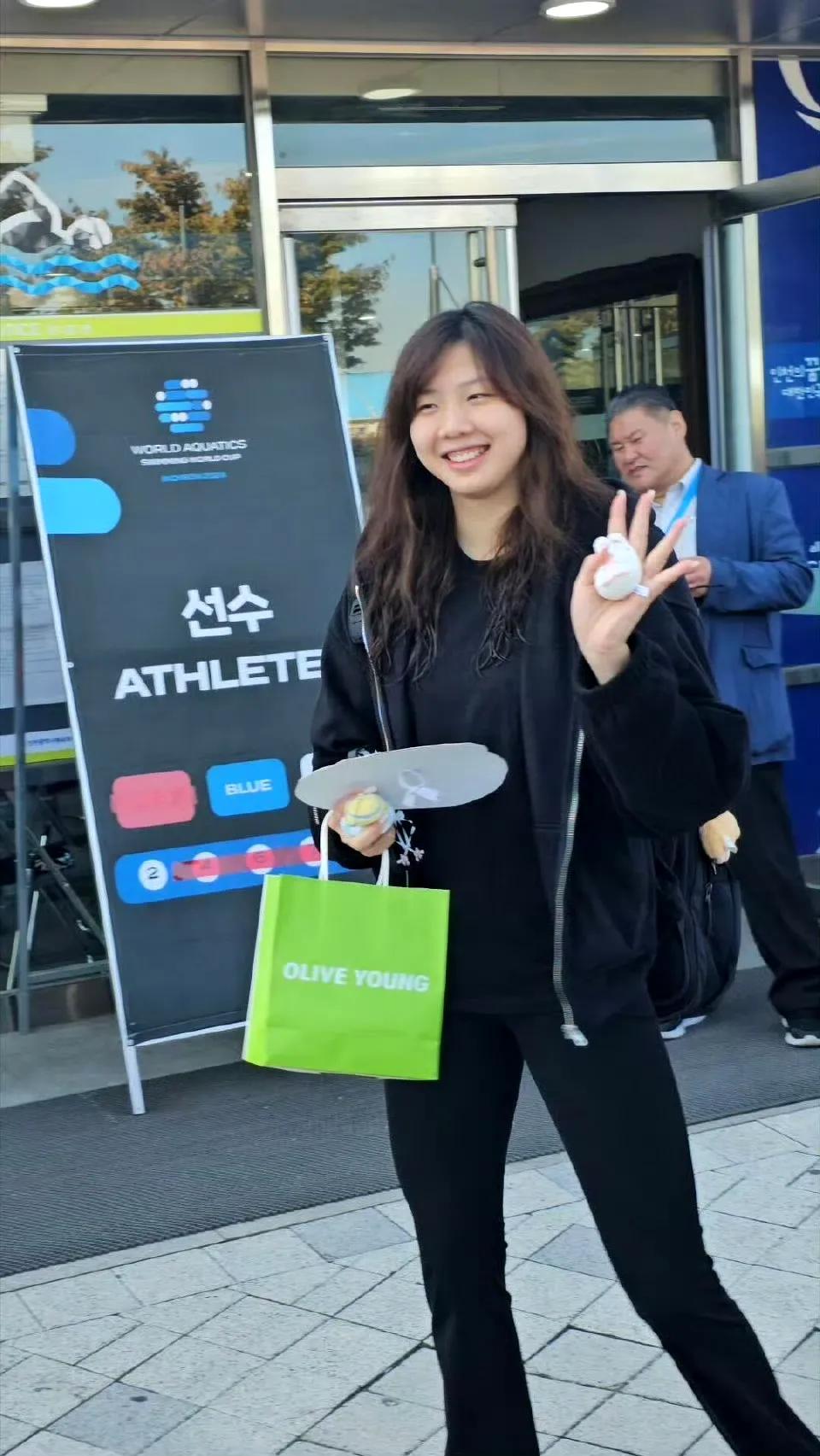 她和张雨霏一样都是游泳女队的实力担当，尤其擅长蛙泳这个项目！在前几天的游泳世界杯